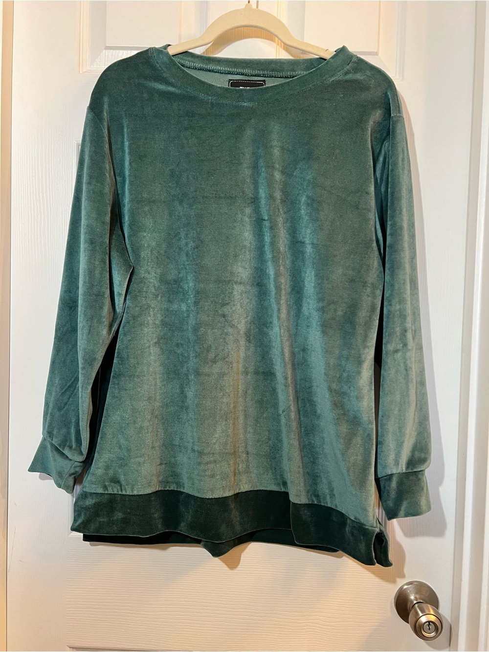 🦋 beautiful long sleeve the North Pole velour top size large